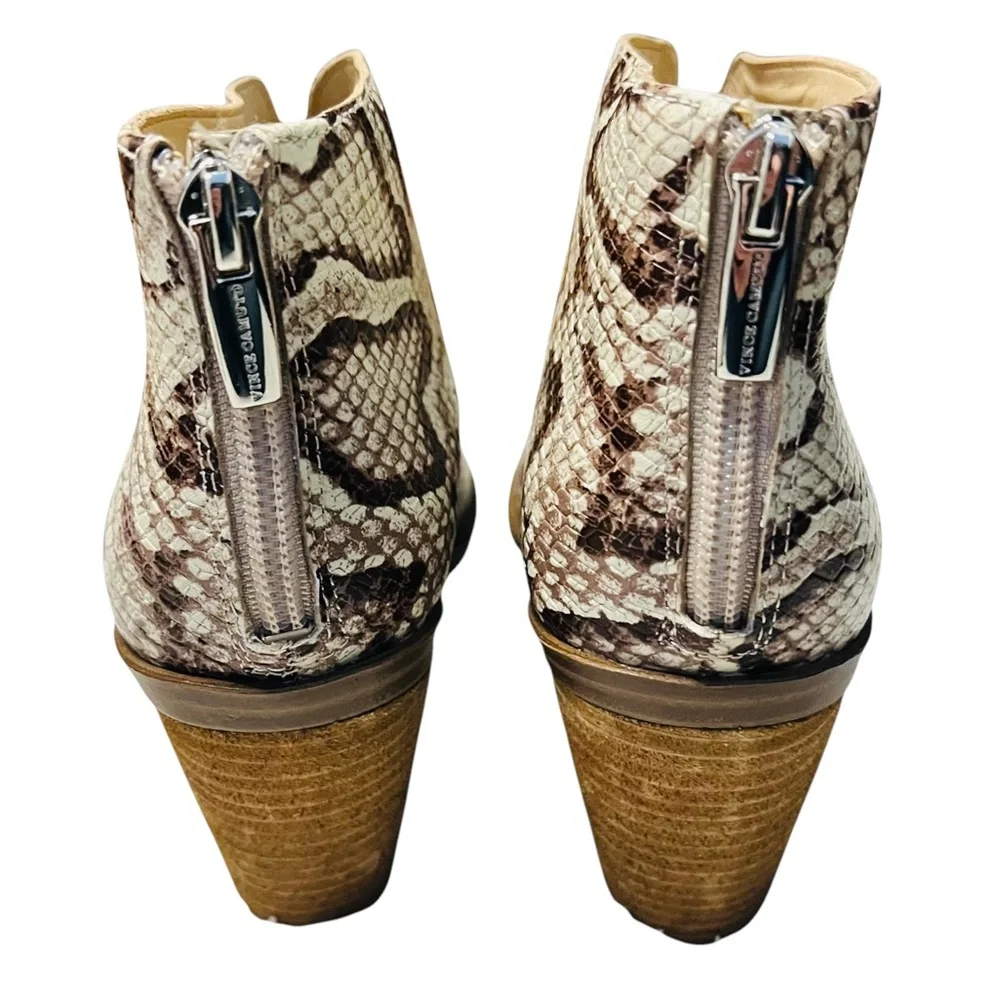 VINCE CAMUTO Short White Leather Boots Ginsel Size 6.5 Snake Print 1362-18